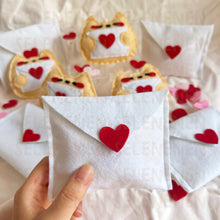 Load image into Gallery viewer, mini felt boop plush - ♡ envelope
